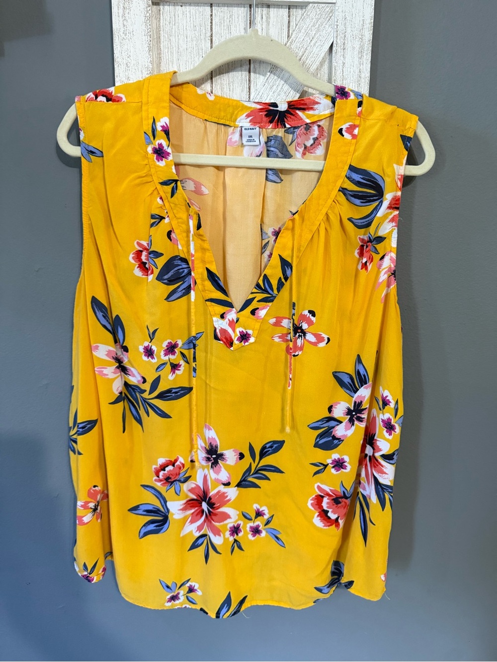 Old Navy Yellow Floral V-Neck Sleeveless Camisole